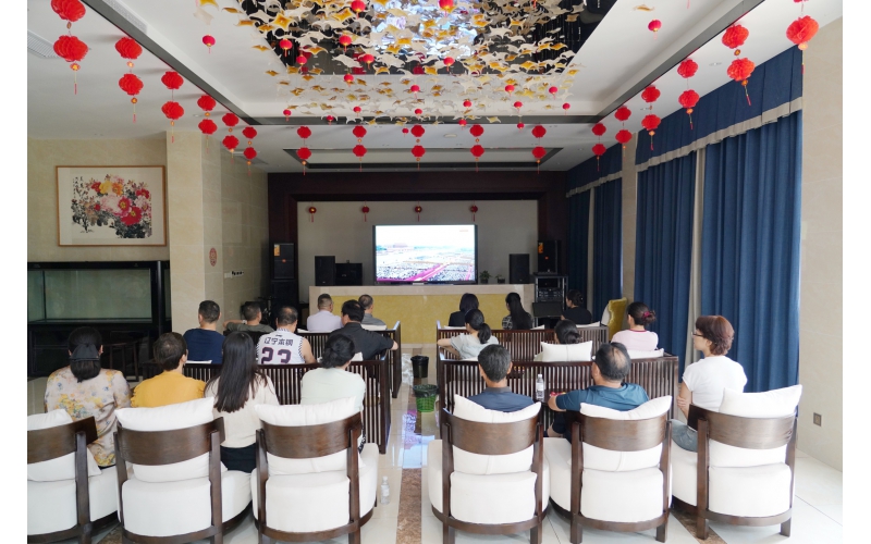 中国国礼集团组织部分员工代表观看阅兵仪式 共襄盛举激发爱国热情